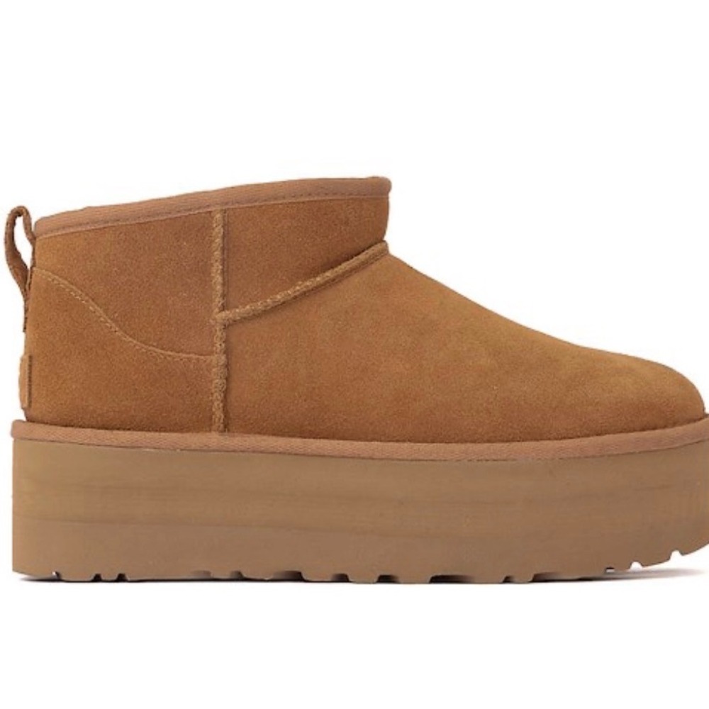 UGG Women's Classic Ultra Mini Platform Boot in Chestnut size 7